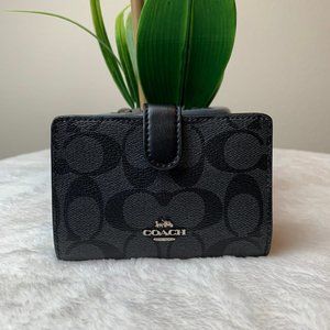 Coach Medium Corner Zip Wallet Signature